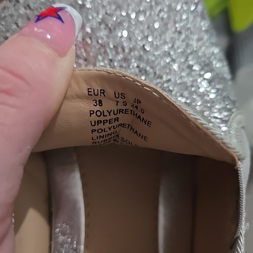 Shoes - Picture 4 of 4